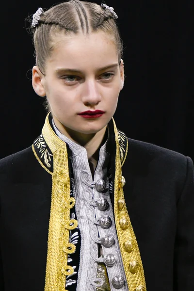 Look 32
